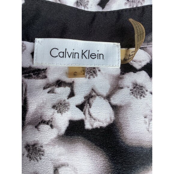 Calvin Klein Floral Print Black & White Blouse Uneven Hem Size Small - Picture 4 of 11